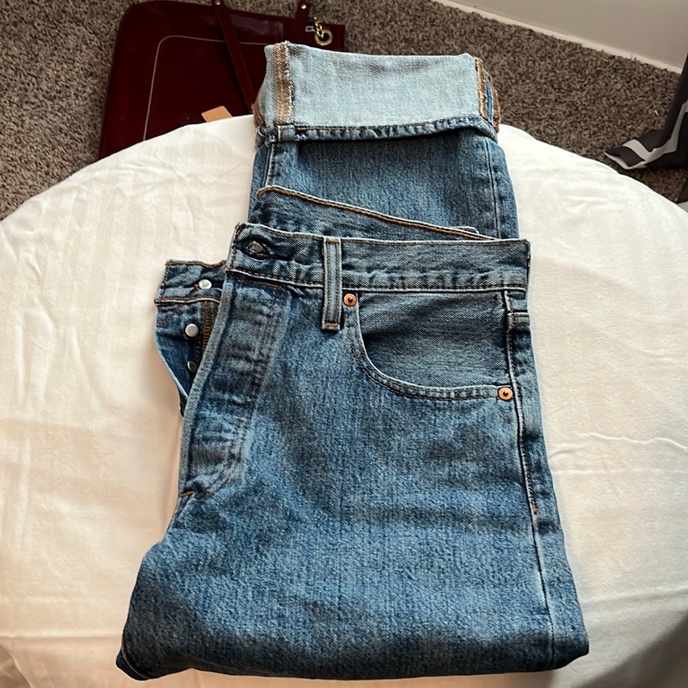 Levi’s 32/28 button fly